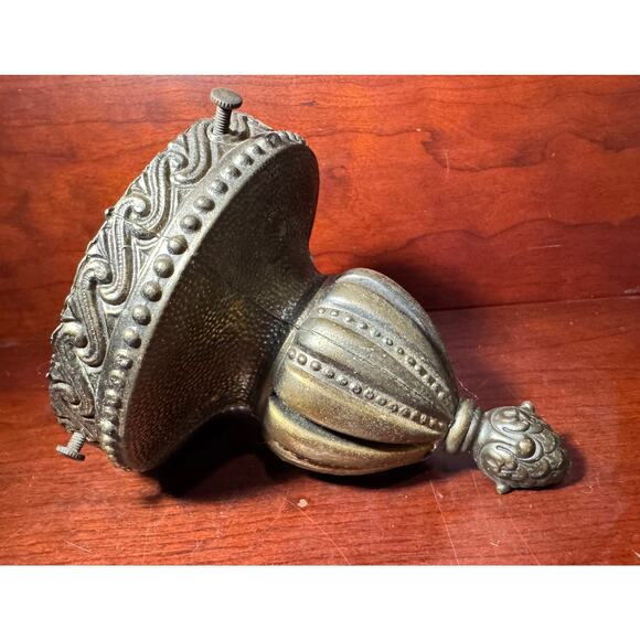 Antique Victorian Cast Bronze Light Fixture Shade Holder 4” Shade Fit Part Only - Picture 3 of 7